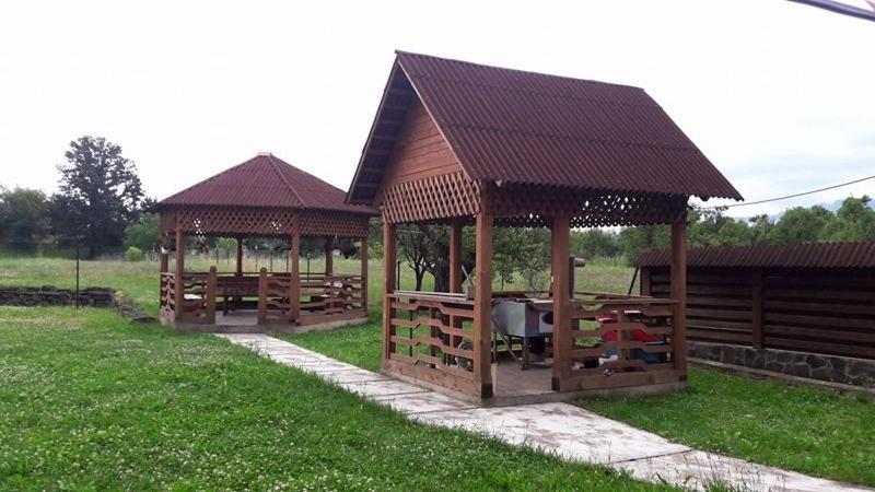 Pensiune Restaurant La Pogace ซาพึนซา ภายนอก รูปภาพ