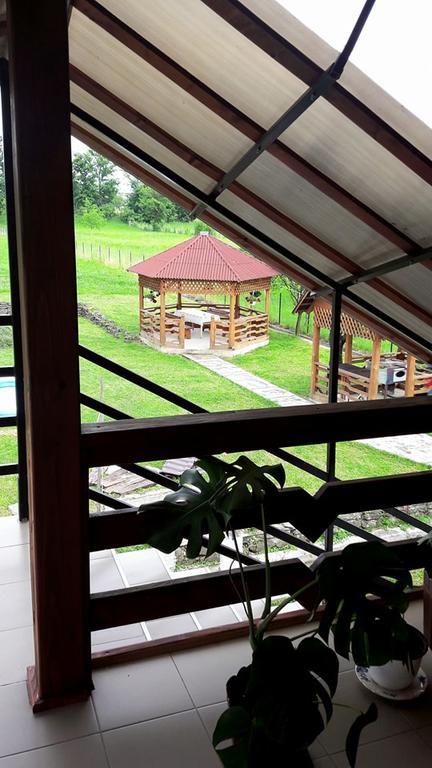 Pensiune Restaurant La Pogace ซาพึนซา ภายนอก รูปภาพ